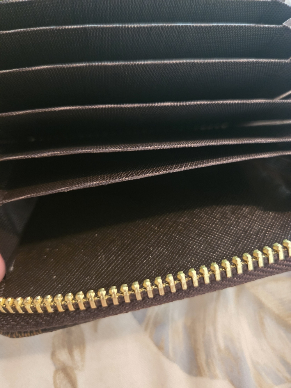Designer-Style Brown Checkered Zip Wallet - Picture 6 of 9